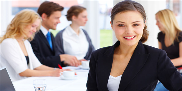 新专利文件展示了三星Galaxy双折叠手机与S Pen支架